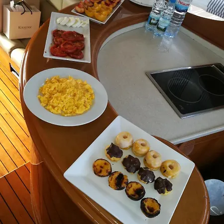 Yacht - Douro Charter Bed & Breakfast