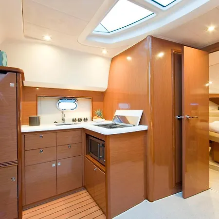 Yacht - Douro Charter 3*